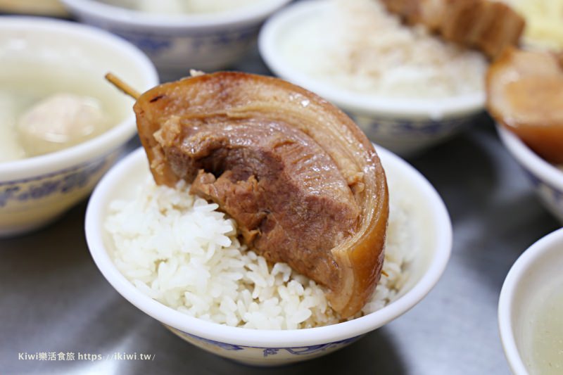 彰化市爌肉飯推薦.彰化美食.彰化爌肉飯必吃10家.爌肉飯馬拉松.500碗彰化美食之光.泉爌肉飯.老朱爌肉飯.天公壇爌肉飯.阿時況肉飯.阿正礦肉飯.南門爌肉飯.彰化爌肉飯.天隆爌肉飯.阿謀爌肉飯.榕樹下過溝仔爌肉飯.阿章爌肉飯.魚市場爌肉飯.kiwi樂活食旅部落客推薦彰化在地銅板小吃爌肉飯.豬腳飯.腳筋飯.早餐.中餐.晚餐.宵夜