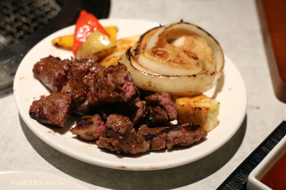 台中必吃燒肉燒肉風間老虎城.台中西屯美食.燒肉推薦套餐.單點.屋馬.茶六.墨妃家kiwi台中在地部落客推薦燒肉風間