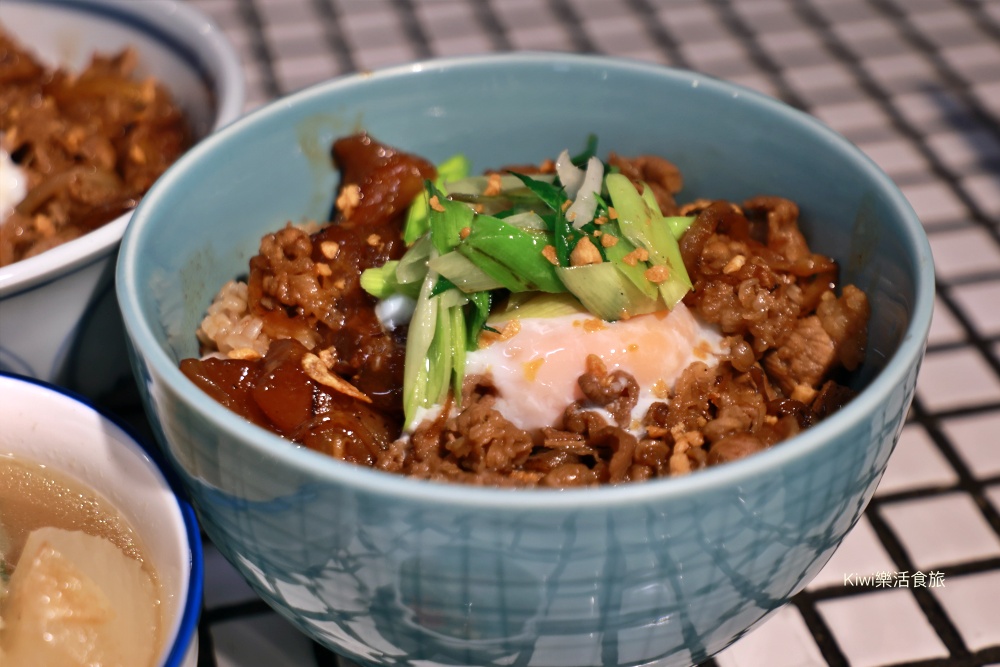 台中TAKU 牛丼專賣店.台中西區美食深夜食堂.深夜雪花牛丼經典雙味牛丼.季節限定湯必點美食平價又美味.kiwi樂活食旅部落客推薦台中西區宵夜美食