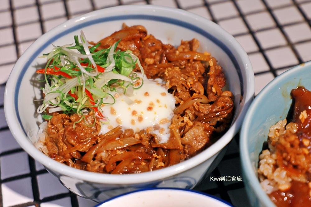台中TAKU 牛丼專賣店.台中西區美食深夜食堂.深夜雪花牛丼經典雙味牛丼.季節限定湯必點美食平價又美味.kiwi樂活食旅部落客推薦台中西區宵夜美食