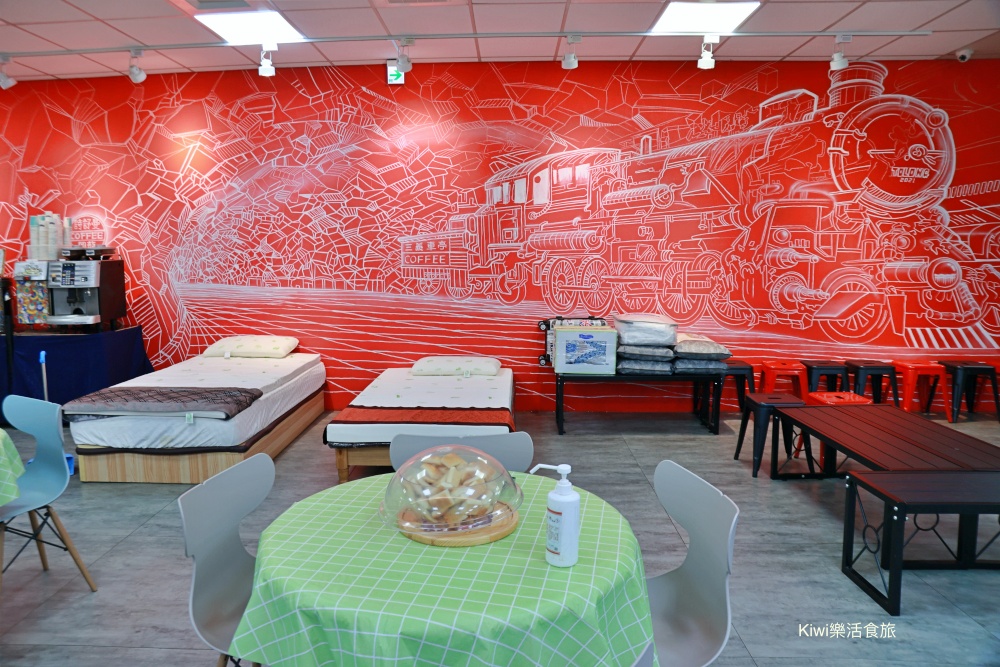 苗栗詩舒曼蠶絲生活美學館三義館︱三義免費景點休息站免費喝咖啡茶品.3D地景彩繪超好拍～三義車亭服務區