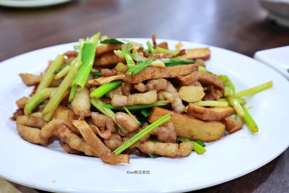 台中大雅美食六和堂水餃.台中聚餐餐廳.大雅餐廳推薦大雅六和堂水餃人氣滿滿的特色料理冰心鍋貼.川菜重慶口水雞.角豆茄子必點近大雅交流道周邊美食kiwi樂活食旅推薦台中在地小吃美食