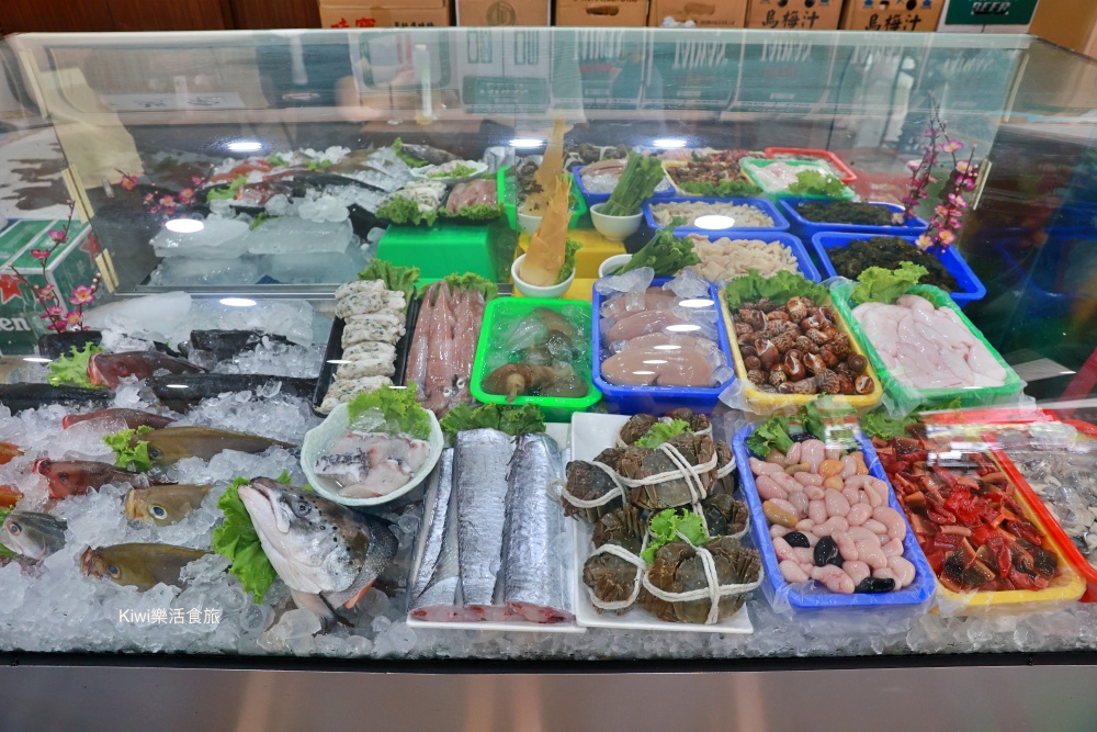 台中美食推薦大祥海鮮燒鵝餐廳.年菜.團圓菜預約訂購蒜香蒸大沙公、日式胡麻九孔鮑、鹹蛋黃大干貝、草蝦拼米糕、干貝香芋圓蹄、清蒸龍虎斑、何首烏燉全雞.kiwi樂活食旅部落客推薦台中美食海鮮餐廳