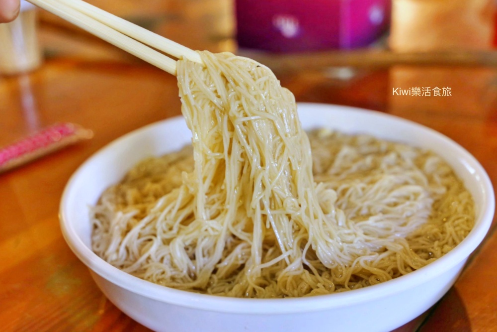 kiwi樂活食旅推薦台南必吃美食王家燻羊肉。台南龍崎美食推薦王家燻羊肉.涼拌羊肚.迷你羊雞動物樂園.特殊土羊肉爐遵循老手藝古法稻穀悶燒.台南新化景點美食.台南龍崎美食.台南龍崎景點