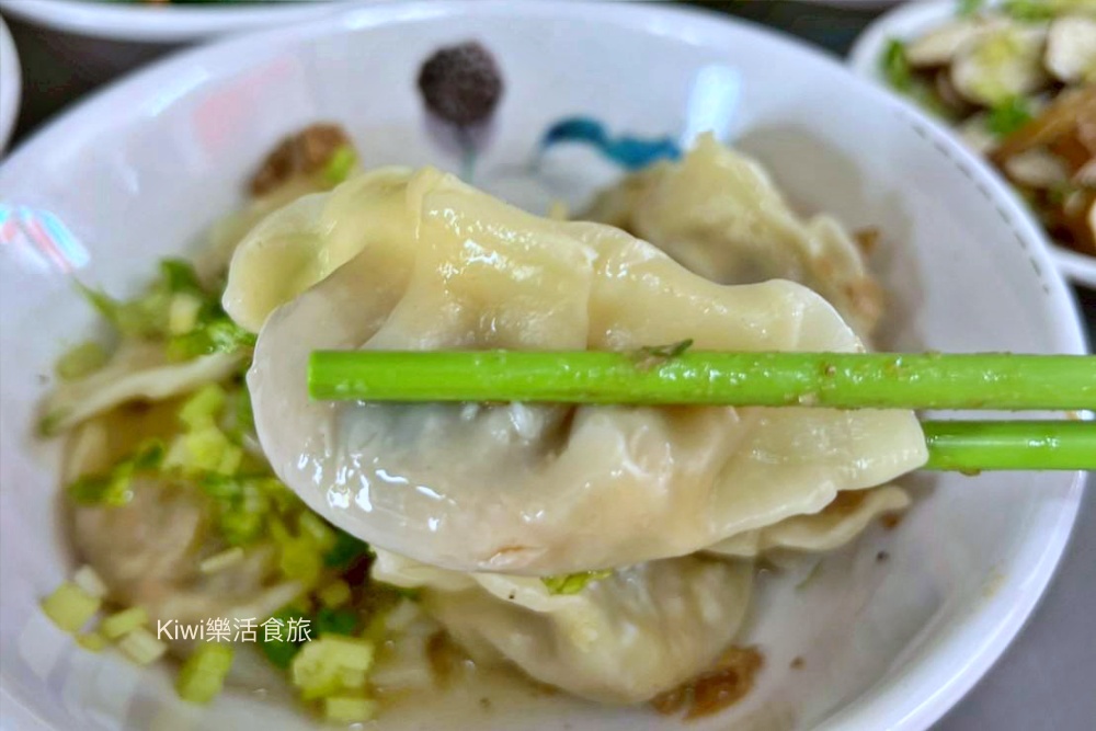 kiwi樂活食旅推薦員林美食小吃無名素食麵.彰化員林在地隱藏版素食麻醬麵.銅板價就能吃到藥膳麵.近百果山周邊小吃美食.素食小吃.彰化素食推薦.員林素食推薦.素食早餐推薦